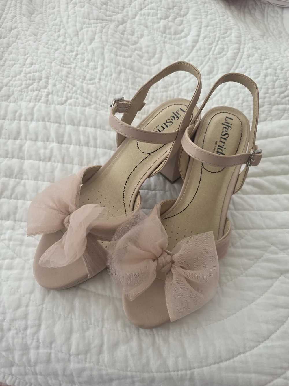 Size 7 Glinda Shoes? Like New. Life Stride Blush Bow Slingback Block Heels
